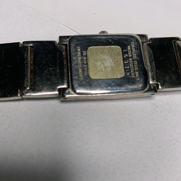 Givenchy watch silver tone and shell pearl front face. - Picture 7 of 12